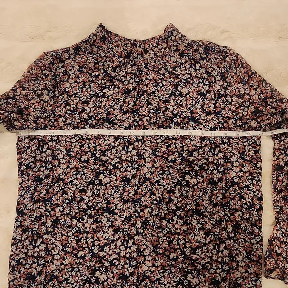 Vince Camuto Fresh Blooms Print 3/4 Sleeve Button Shoulder Chiffon Blouse size M - Picture 9 of 14